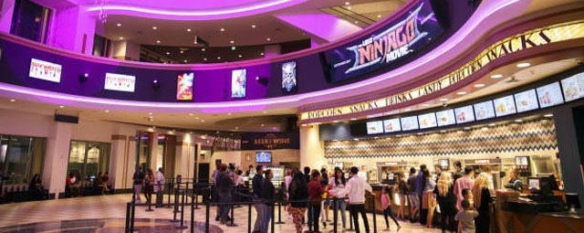 regal cinemas picture id672899150
